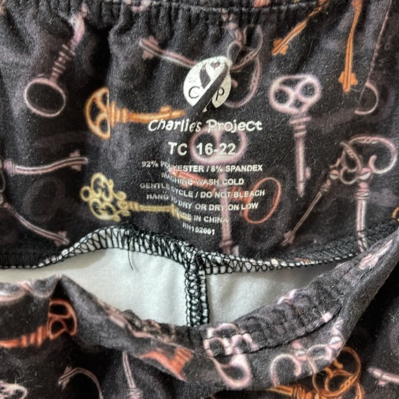 Charlie’s Project high rise leggings w. keys. Super soft. OS PLUS 16-22 - Picture 2 of 8